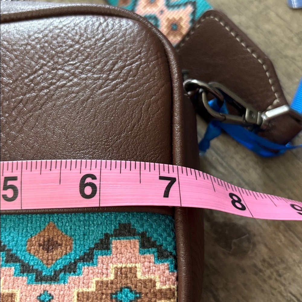 Wrangler Aztec Guitar print strap & accents, vegan leather,1 compartment,zip top - Picture 9 of 12